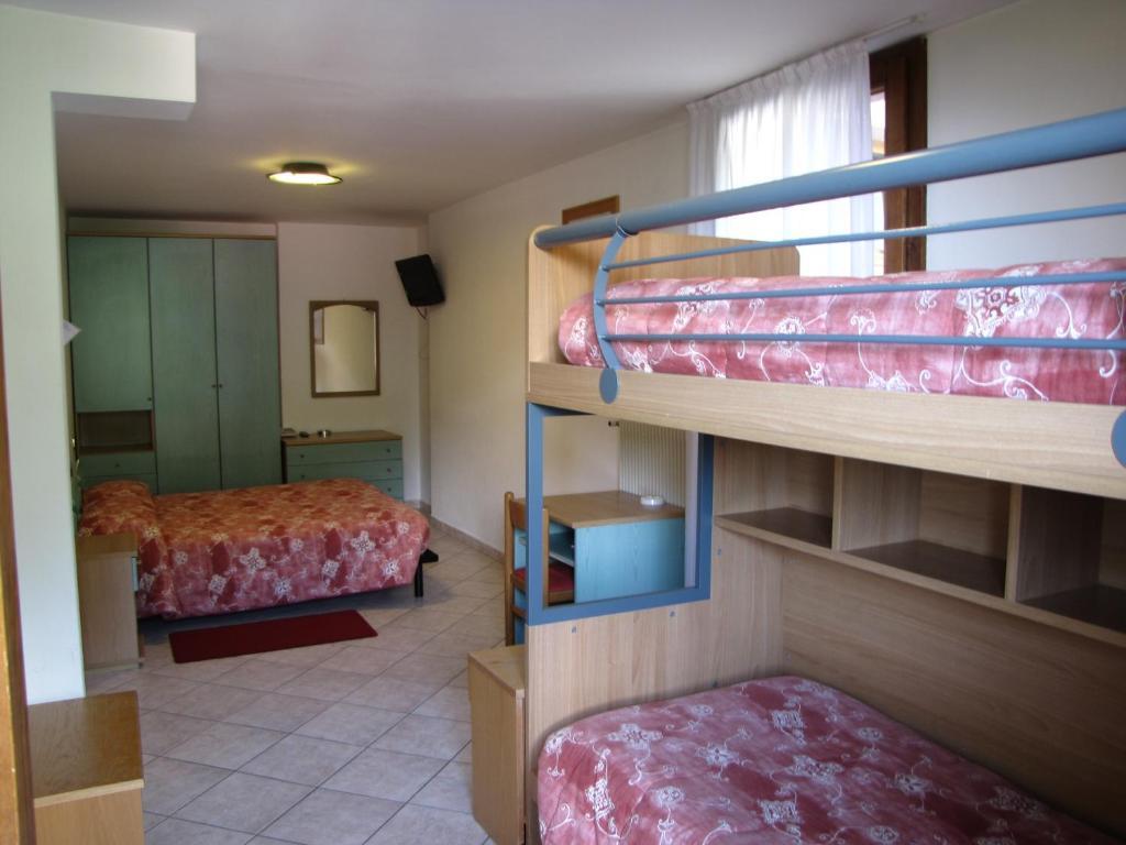 Hotel Serena Dimaro Zimmer foto