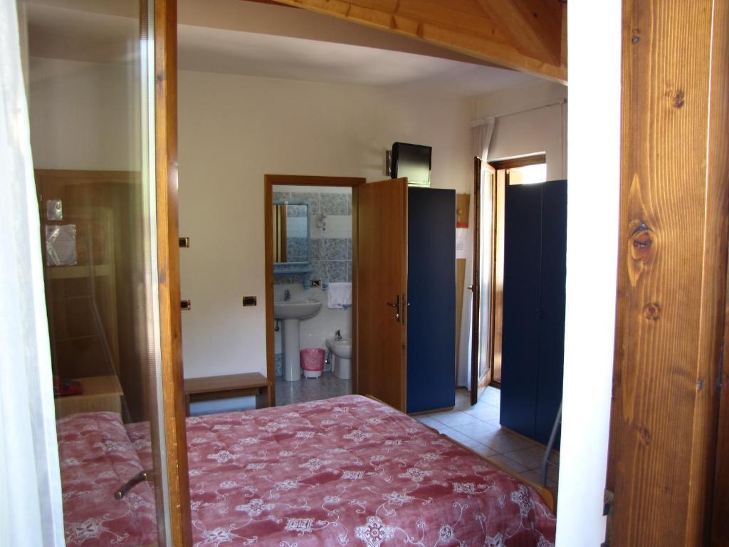 Hotel Serena Dimaro Zimmer foto