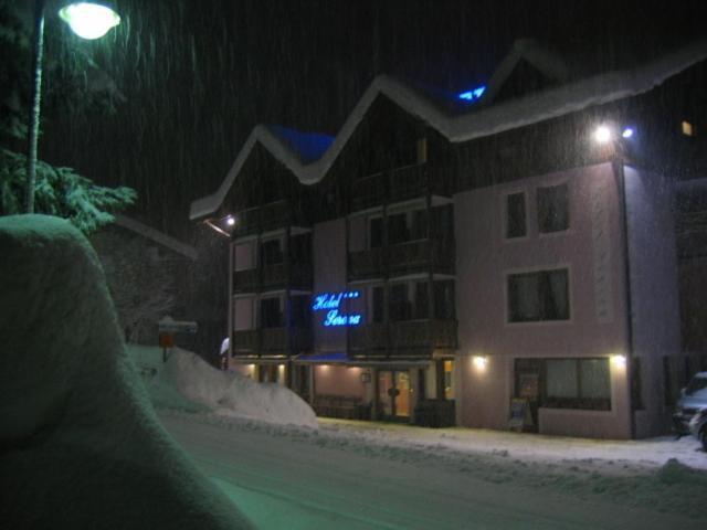 Hotel Serena Dimaro Exterior foto